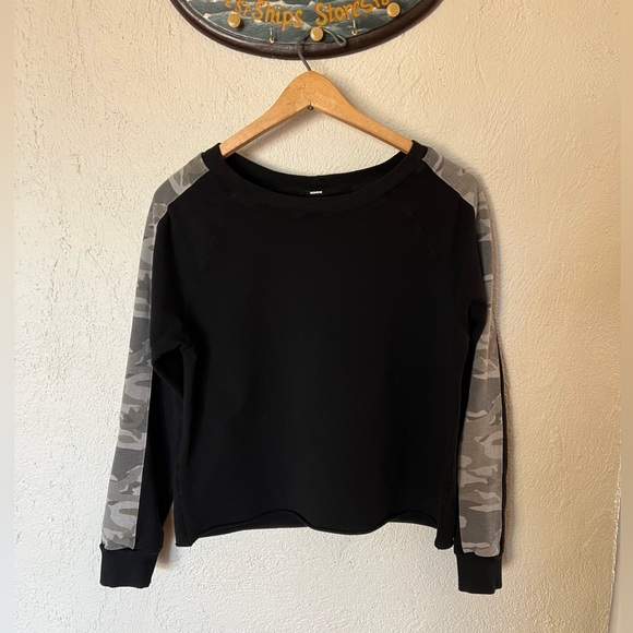 Monrow Black Camo Stripe Cotton Sweatshirt - Picture 5 of 11